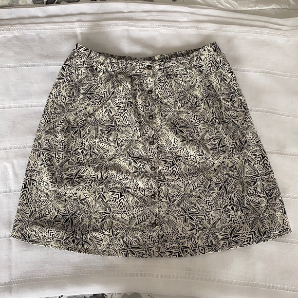 Maurices Dresses & Skirts - Maurice’s Jungle themed mini skirt.